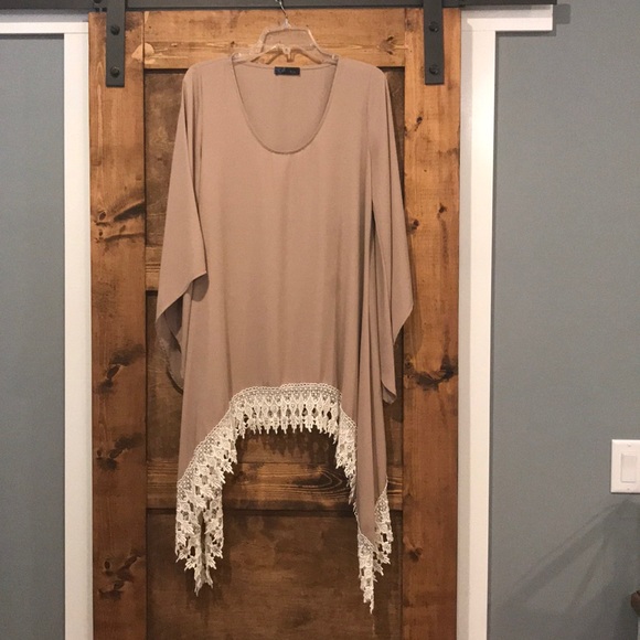 Miin Tan Top  with Lace Detail - Picture 1 of 4